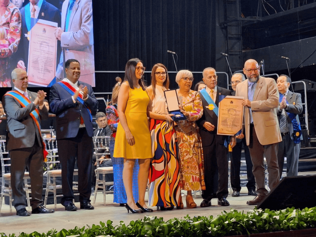 IECLUZ recibió la Orden «Dr. Humberto Fernández Morán» en su Única Clase