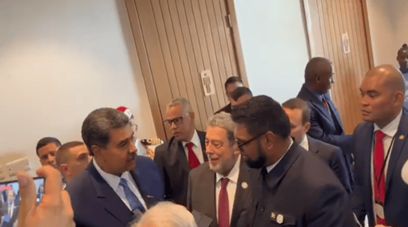 ¡Con intercambio de regalo! Maduro sostiene encuentro con homólogo guyanés