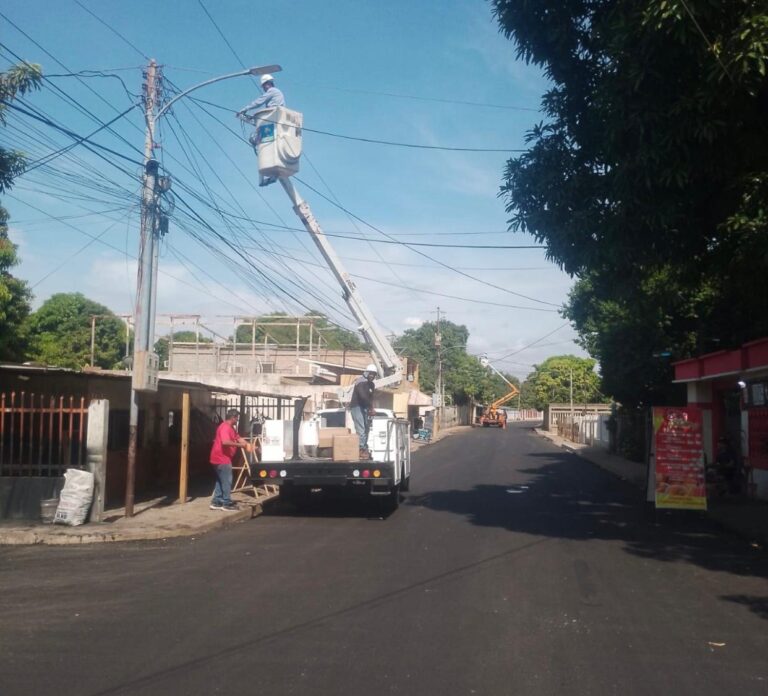 Con éxito avanza el Plan de Iluminación de la Gobernación Bolivariana del Zulia en el sector Luis Aparicio de San Francisco