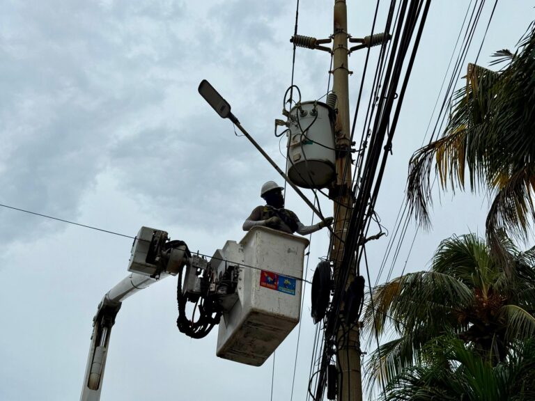 Plan de Iluminación Vial de la Gobernación y Corpoelec se desarrolla en ocho avenidas de Maracaibo