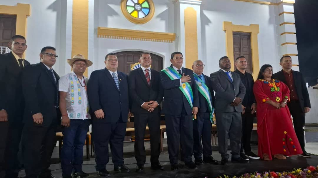 Alcalde Ely Ramón Atencio se juramentó ante el Concejo Municipal Rosario de Perijá que se instaló para el período 2025-2029