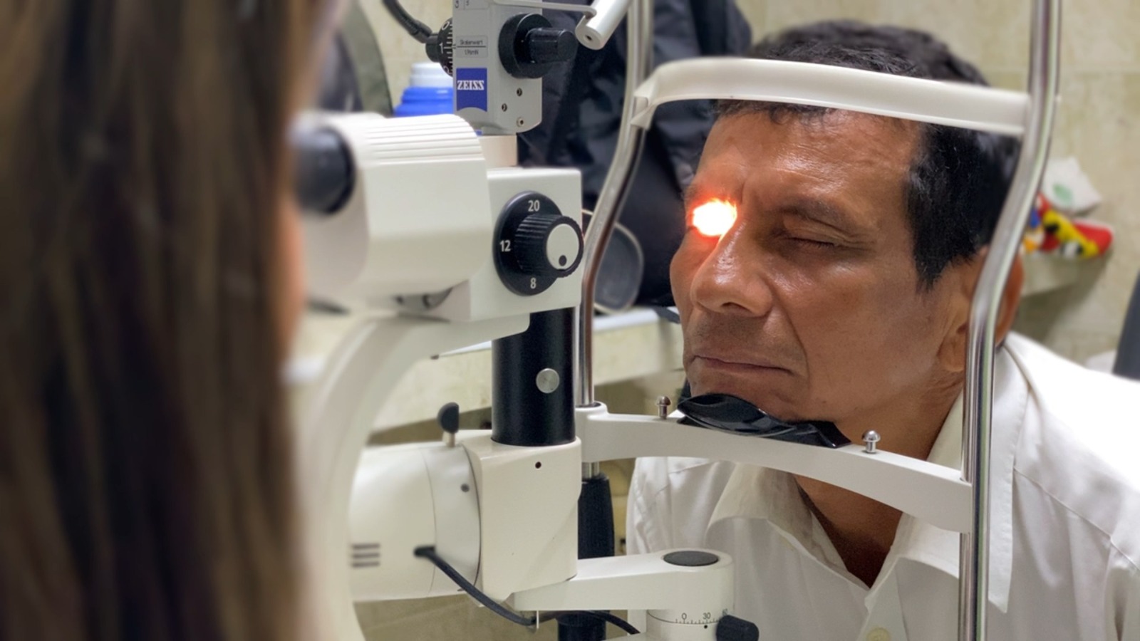 Autoridades y beneficiarios celebran exitosa jornada de operaciones de cataratas en Colón