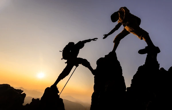 Ayudar a los demás podría ser la clave para mantener un cerebro activo