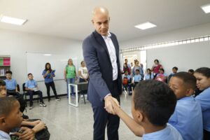 Diagnóstico comunitario Ministerio de Educación anuncia despliegue para buscar jóvenes que están fuera del sistema escolar y reinsertarlos