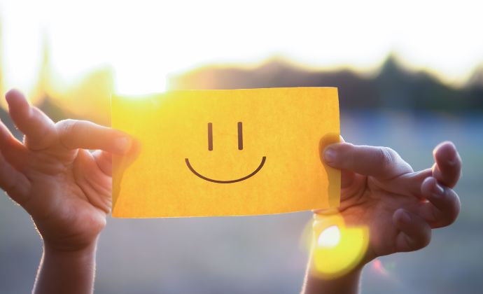 Las personas felices evitan 7 actitudes que afectan su bienestar emocional