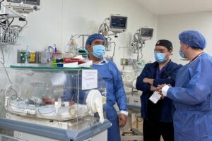 Médicos de Ecuador piden declarar emergencia en sistema de salud tras muerte de 12 bebés en un hospital