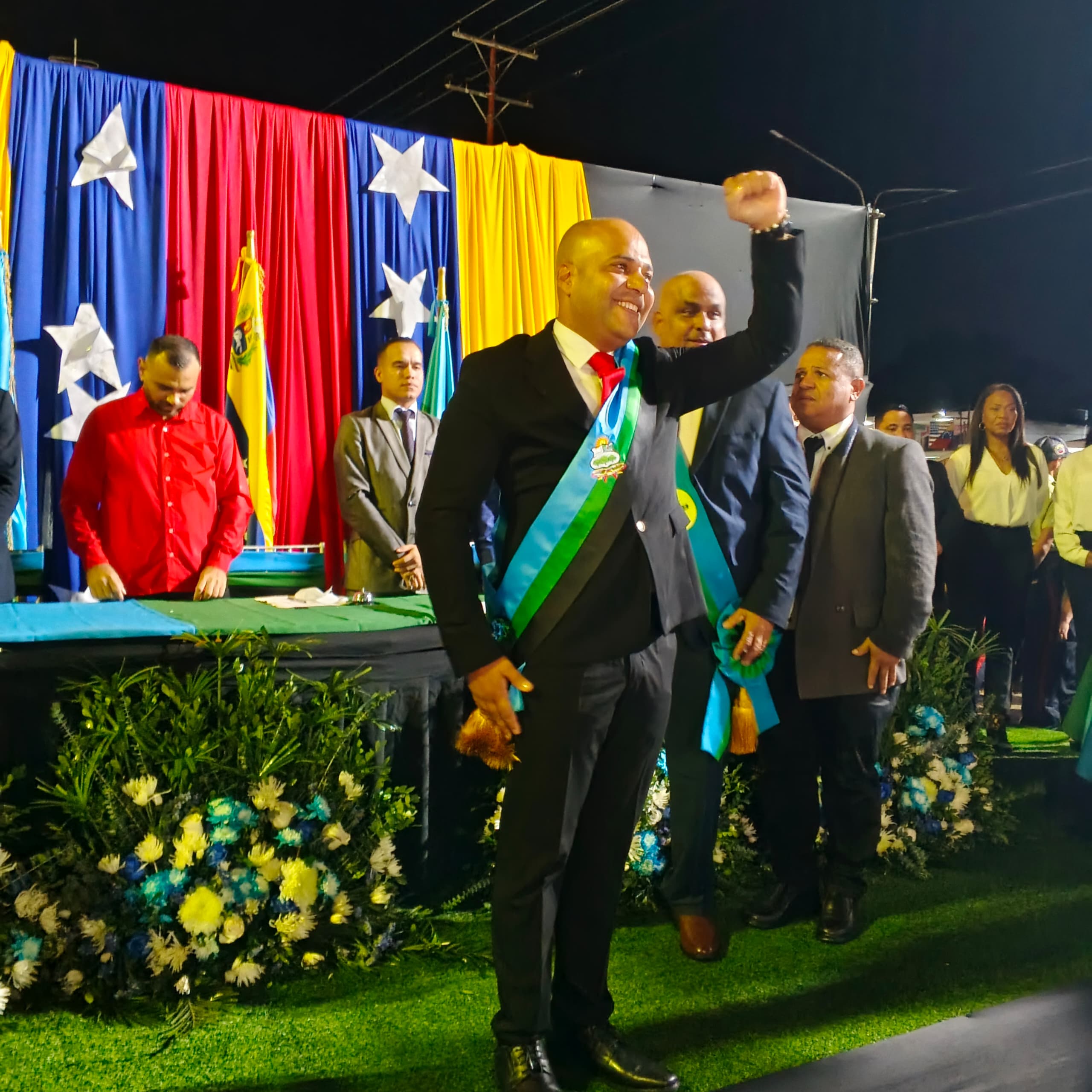¡Sin perder tiempo! Frank Carreño en su juramentación como alcalde incorporó tres nuevos camiones para la recolección de basura  