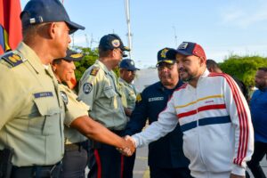Alcalde Héctor Soto supervisa instalaciones de Polisur y ajusta planes de protección