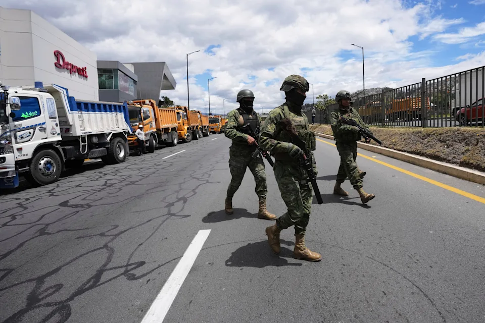 Ecuador decreta estado de excepción en siete provincias ante bloqueos tras aumento en precio del diesel