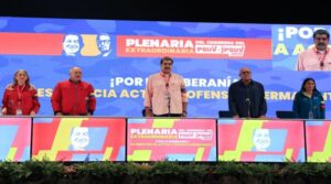 Maduro insta al PSUV a prepararse para la lucha armada si Venezuela es agredida