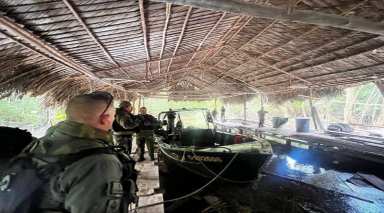 Operación “Fuerza Cangrejo 2025” destruye astillero clandestino en Alta Guajira