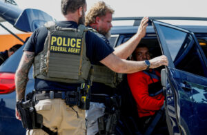 el asedio de Trump en Chicago hunde en el terror a los migrantes