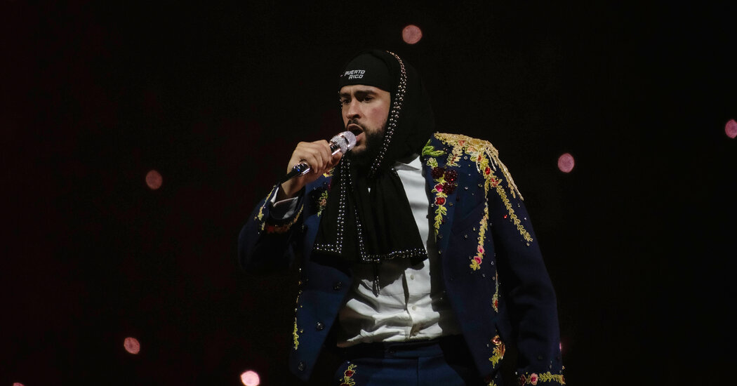 Bad Bunny revela por qué no incluyó a Estados Unidos en su gira: “El maldito ICE podría estar afuera”