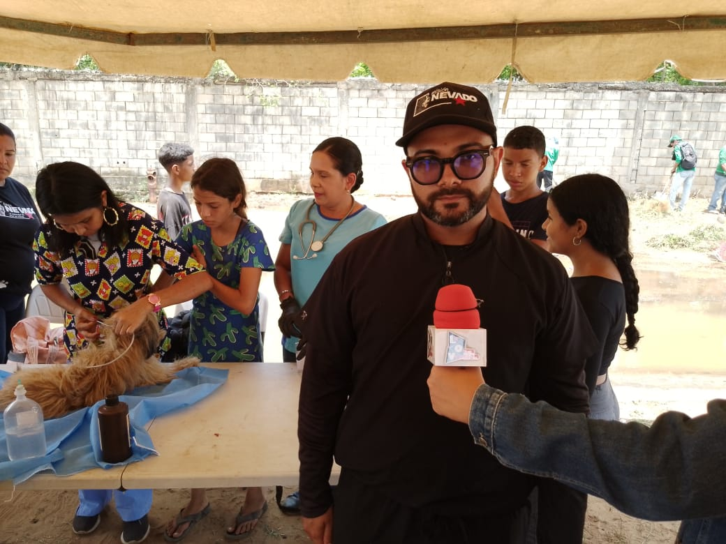 Animales domésticos son atendidos tras la explosión en la fábrica de fuegos artificiales