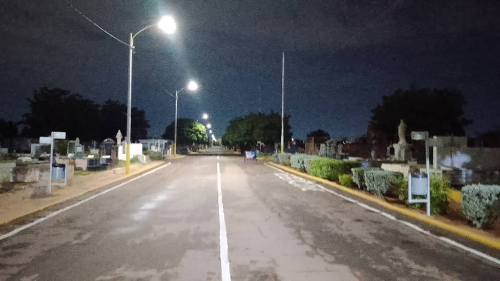 Cementerio Corazón de Jesús limpio e iluminado