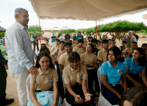 Gobernador Caldera acompaña inicio de año escolar con una matrícula de más de 660 mil estudiantes