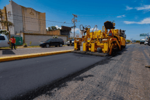 Reasfaltado de 1.8 km de la avenida Universidad favorece población de las parroquias Chiquinquirá y Juana de Ávila