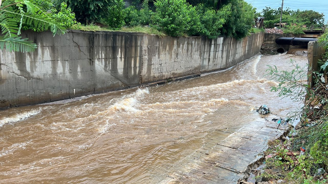 Cañadas fluyeron con normalidad a pesar de la fuerte lluvia registrada hoy en Maracaibo