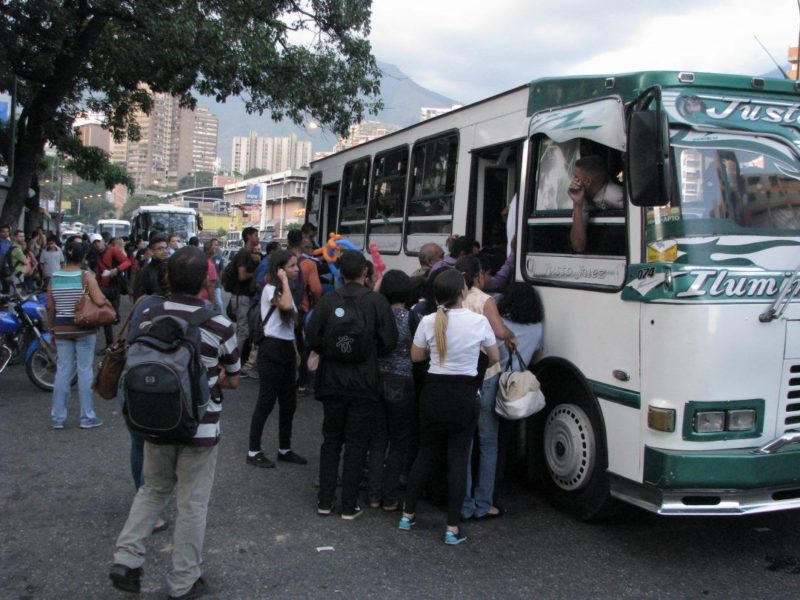 Gremio de transportistas propuso aumentar la tarifa mínima del pasaje a 0,50 dólares