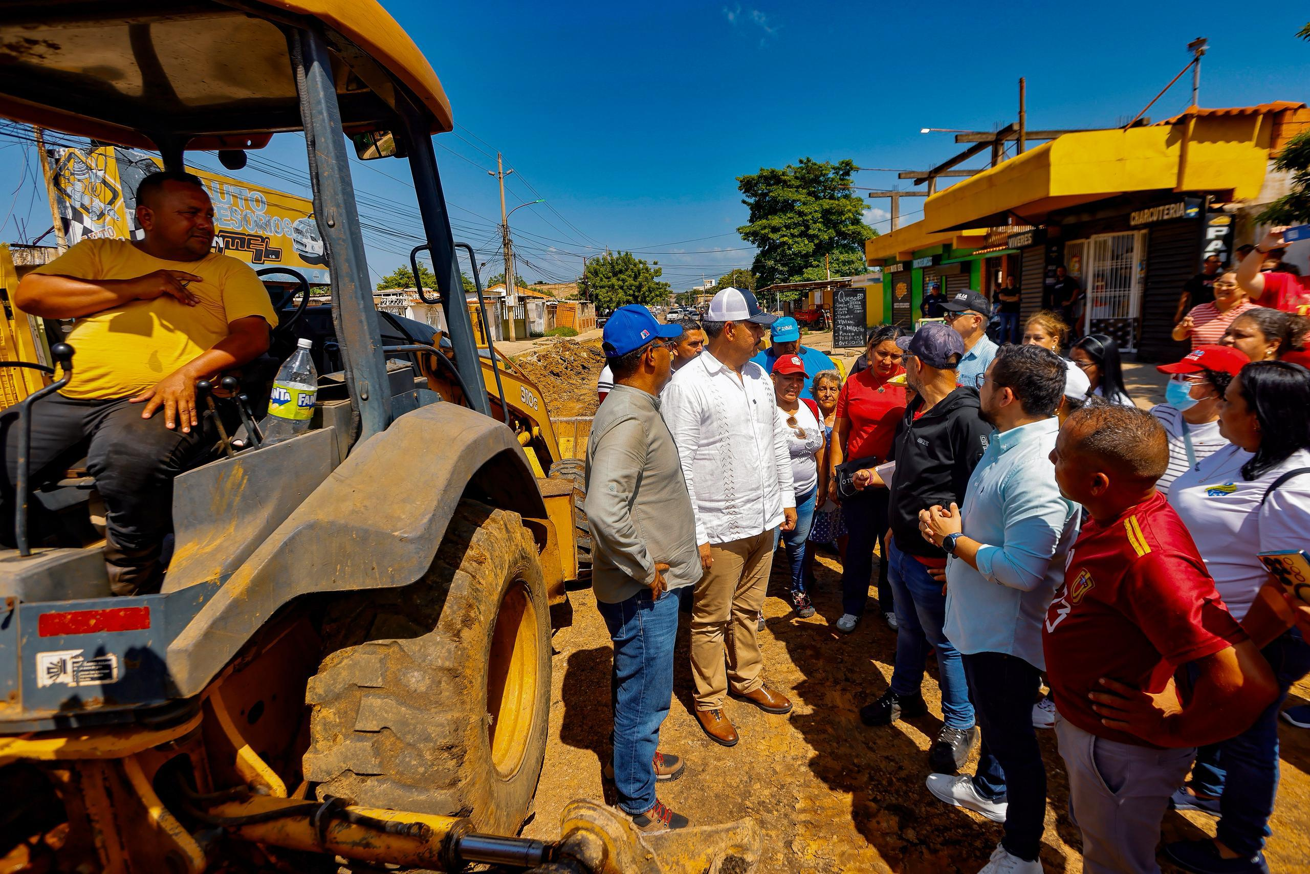 Sustitución de colectores beneficia a 7.250 familias de parroquias Cecilio Acosta, Cacique Mara y Raúl Leoni