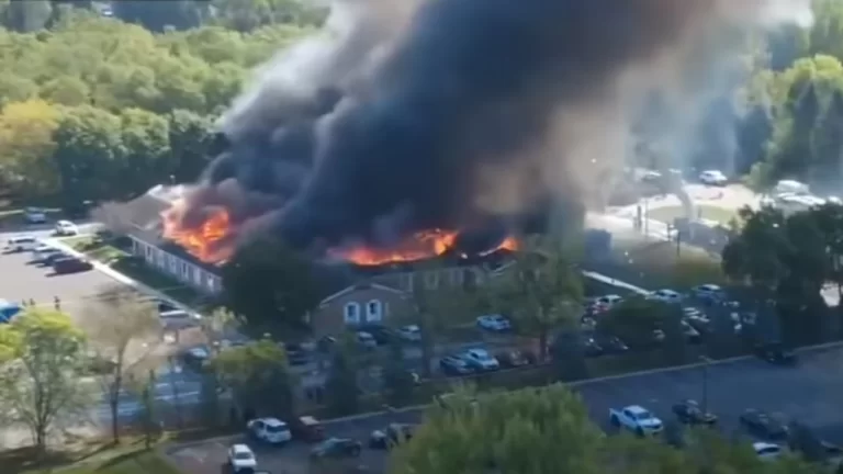 Terror en EEUU tras tiroteo e incendio en una iglesia mormona de Michigan