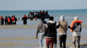 Reino Unido reporta la llegada récord de 125 migrantes