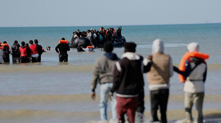 Reino Unido reporta la llegada récord de 125 migrantes
