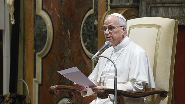 Papa León XIV pide "distribución diferente de la riqueza"