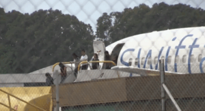 El Salvador suma 119 vuelos de deportados desde Estados Unidos, con una baja del 45 % en el último mes