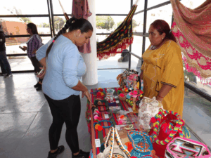 Artistas de San Francisco inauguran la exposición "Arte en Resistencia" en honor a los Pueblos Originarios