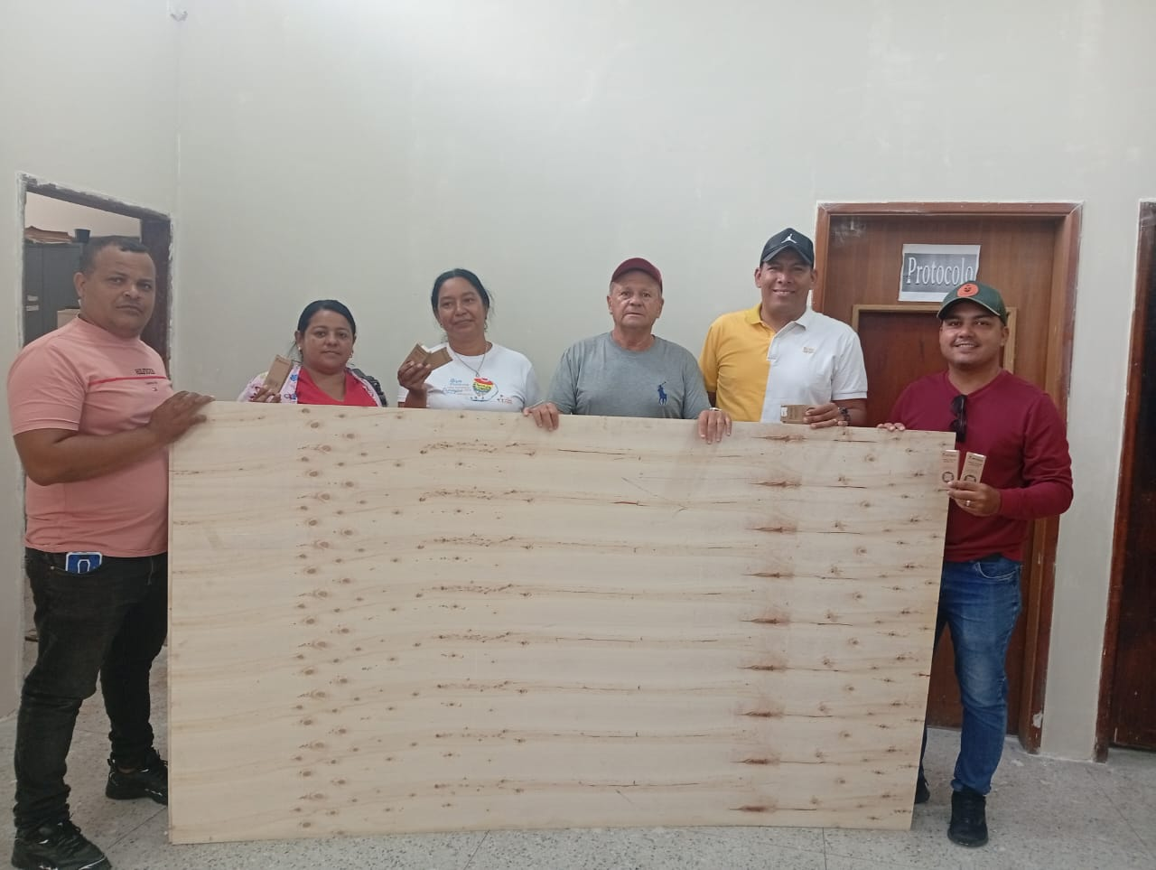 La Alcaldía Bolivariana de Machiques fortalece infraestructura del CDI con entrega de materiales
