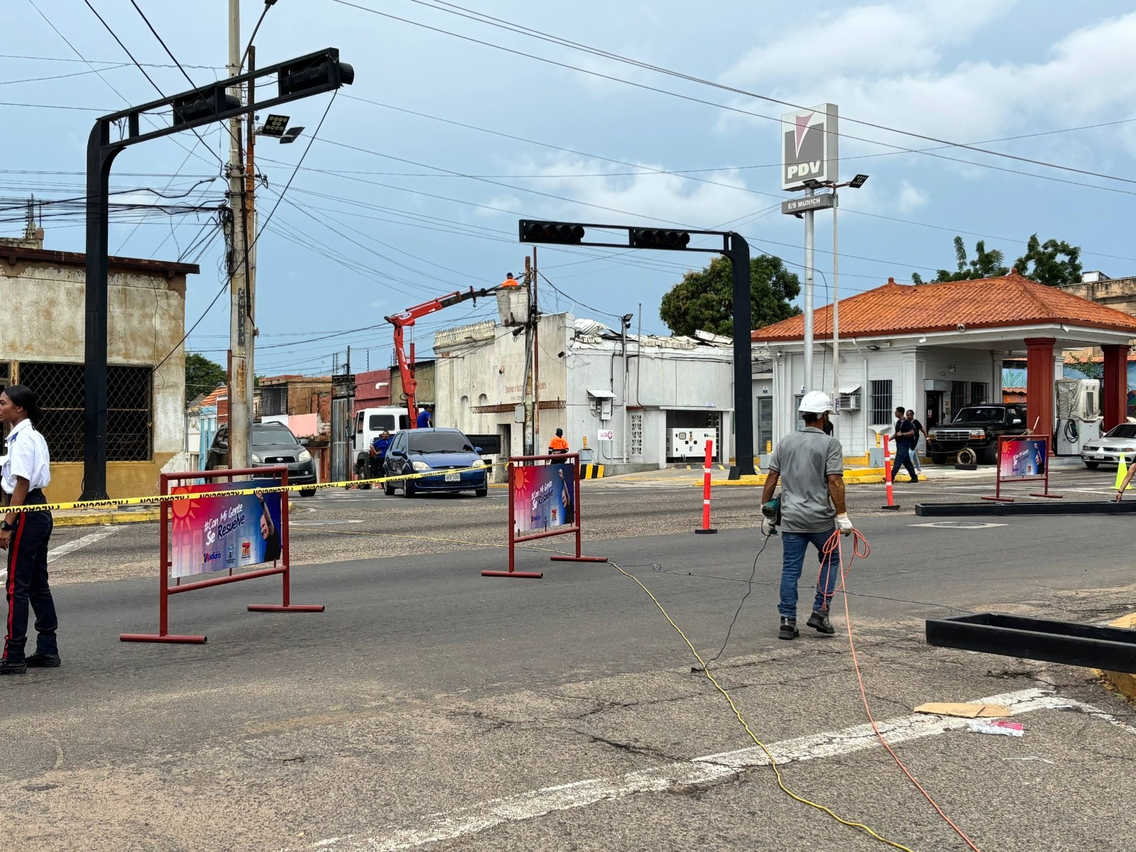 Alcaldía de Maracaibo instala nuevos semáforos digitales en 15 intersecciones de la avenida Bella Vista