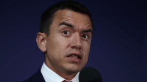 Ecuador denuncia un "intento de asesinato" contra Noboa tras ser atacado por manifestantes