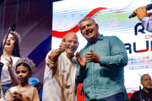 La Navidad encendió sus luces en las plazas República e Indio Mara de Maracaibo