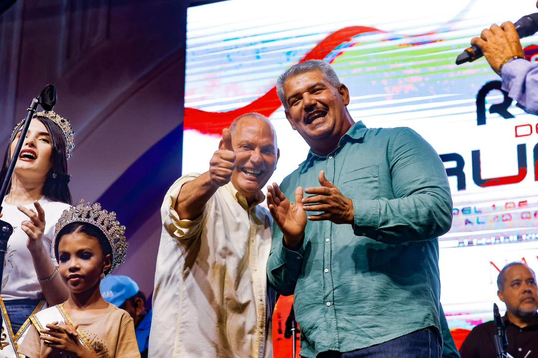 La Navidad encendió sus luces en las plazas República e Indio Mara de Maracaibo