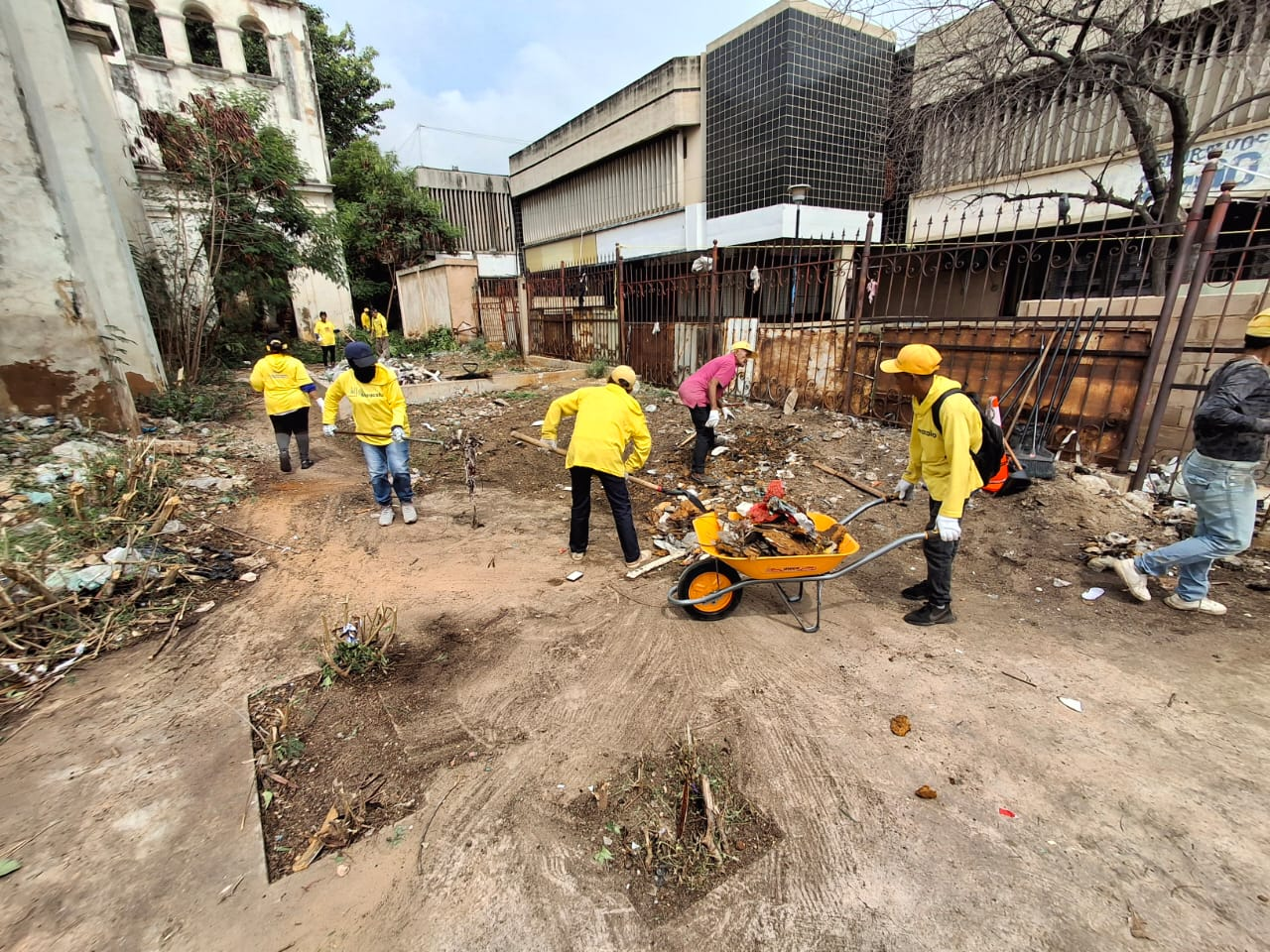 Alcaldía de Maracaibo efectuó saneamiento del templo San Felipe Neri