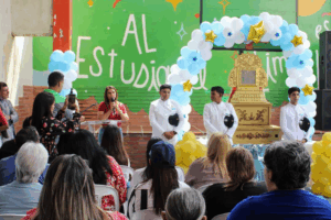 La Chinita bendijo a los niños y niñas de la Fundación Niños del Sol