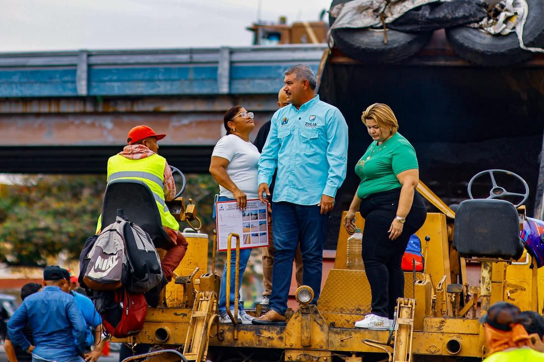 Comienza asfaltado de 2.3 kilómetros del casco central de Maracaibo como preparativo de la Bajada de la Virgen