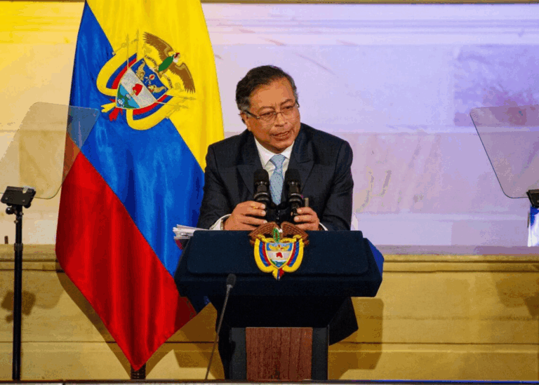 Petro propone integrar fuerzas de Colombia y Venezuela