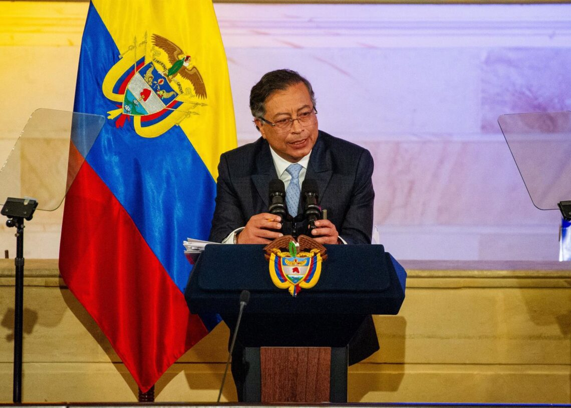 Petro propone integrar fuerzas de Colombia y Venezuela