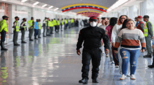 Venezuela expresa su compromiso con el retorno de migrantes pese a "conflictos" con EEUU