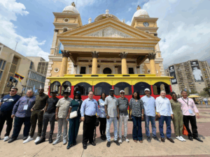 Diplomáticos de 12 países recorrieron Maracaibo a bordo del Tranvía