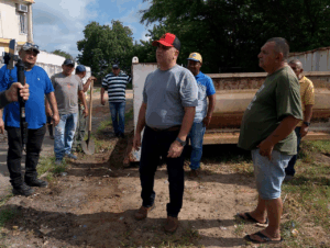 Alcalde Bolivariano Marco Perrotta instala contenedores de desechos sólidos en Funda Perijá