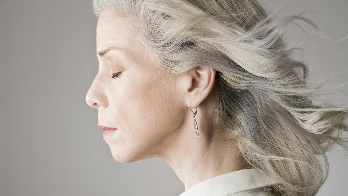 Científicos descubren una sorprendente relación entre las canas y el cáncer