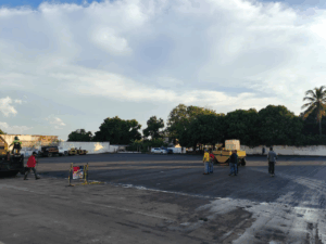 Con 453 toneladas de asfalto la Alcaldía de Maracaibo rehabilitó estacionamiento del Teatro Niños Cantores