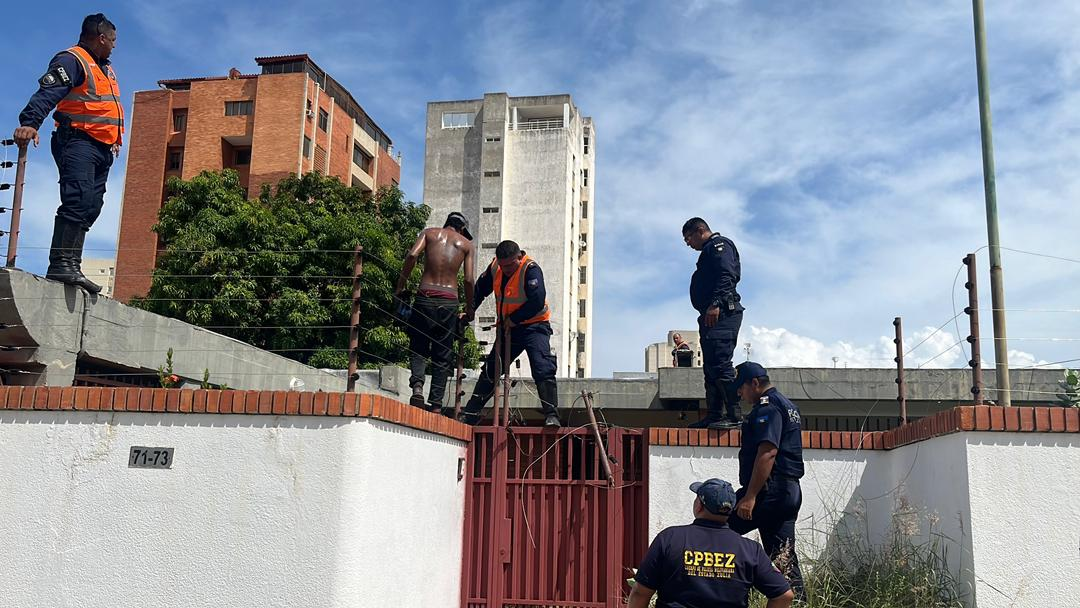 Capturados en flagrancia par de sujetos hurtando en una vivienda en Maracaibo