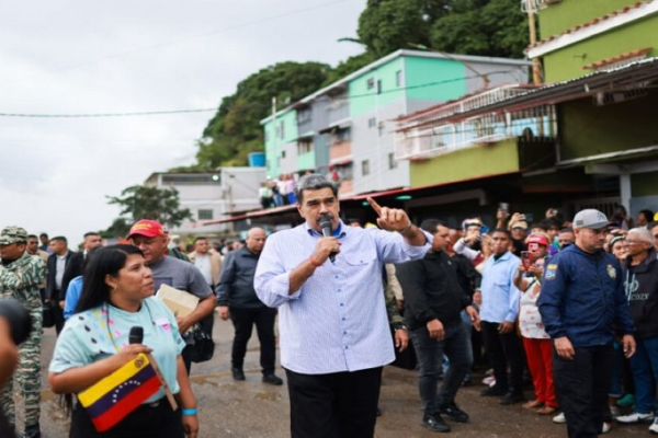 Maduro anuncia plan de defensa con "armamento pesado y misiles" del eje Caracas-La Guaira