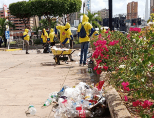 Alcaldía de Maracaibo trabaja eliminando playones de basura en áreas públicas