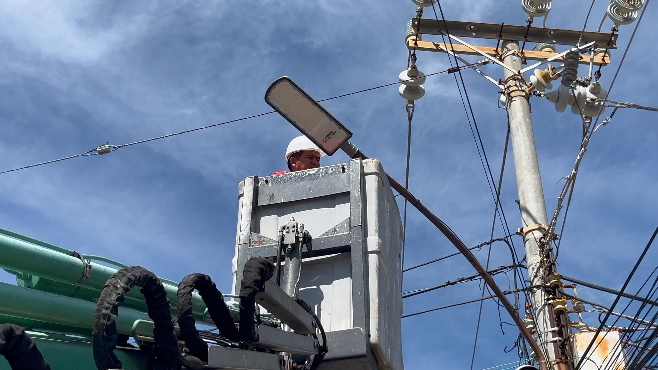 Atienden corredor vial Cecilio Acosta con Plan Integral de Iluminación de Vías Expresas