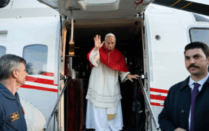 León XIV hace historia en Turquía y cumple el deseo de Francisco en el aniversario de Nicea